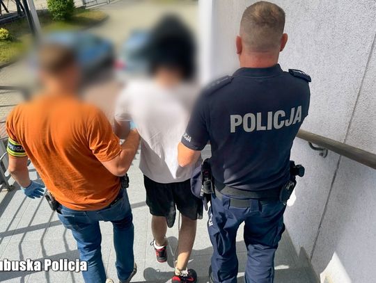 19-latek dźgnął nożem kobietę na przejściu dla pieszych. Za usiłowanie zabójstwa grozi mu dożywocie