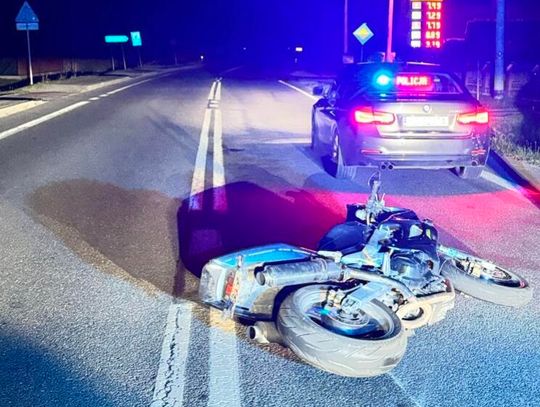 19-latek na Hondzie uciekał przed policją. Pościg zakończył się zderzeniem z radiowozem