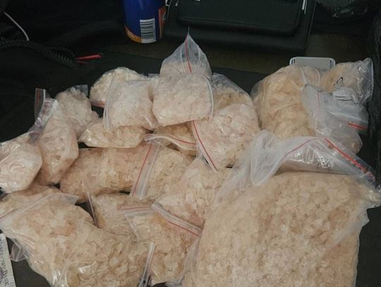 19-latek na mocno wszedł w handel narkotykami. W jego mieszkaniu znaleziono prawie 4 kg klefedronu