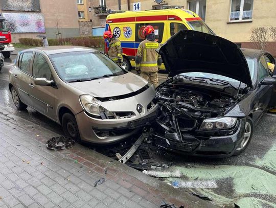 19-latek nie zapanował nad bmw i doprowadził do czołówki. Jechał z dziewczyną, a prawko miał od 2 tygodni