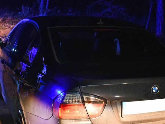 19-latek pod wpływem narkotyków uciekał BMW przed policją. W aucie wiózł 16-letnią pasażerkę