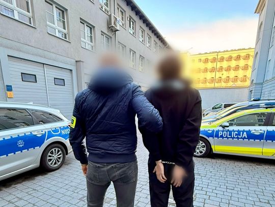 19-latek posiadał narkotyki i nimi handlował. Kryminalni zaskoczyli go w galerii handlowej