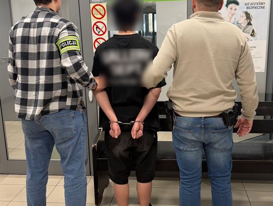 19-latek postawił służby na nogi. Groził zdetonowaniem bomb i żądał 300 tysięcy złotych