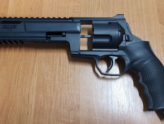 19-latek strzelił do licealistki z pistoletu gazowego. Dziewczyna właśnie szła do szkoły