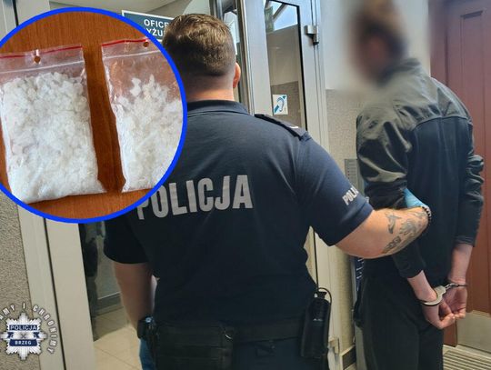 19-latek trzymał mefedron na widoku. Zauważyli go policjanci, którzy wpadli z wizytą