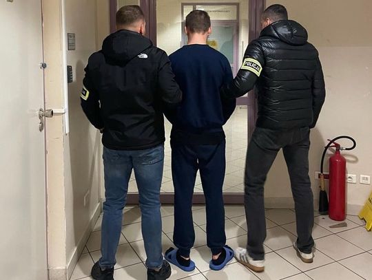 19-latek uciekał policji. Podczas próby zatrzymania potrącił policjanta, funkcjonariusz użył broni