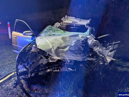 19-latek w audi nagle zjechał na lewy pas i zderzył się z volkswagenem. Dwie ofiary śmiertelne wypadku