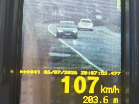 19-latek w BMW stracił prawko za nadmierną prędkość. Zaledwie trzy dni wcześniej zdał egzamin