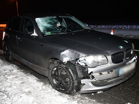 19-latek w BMW wjechał w rowerzystę. Poszkodowany mężczyzna w ciężkim stanie trafił do szpitala
