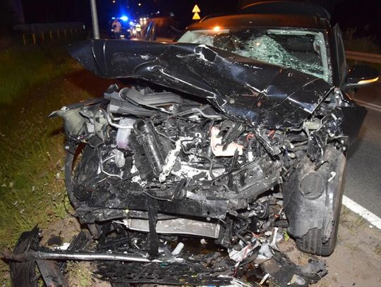 19-latek w BMW zjechał na czołówkę z innym autem. Jedna osoba zginęła, trzy są ranne