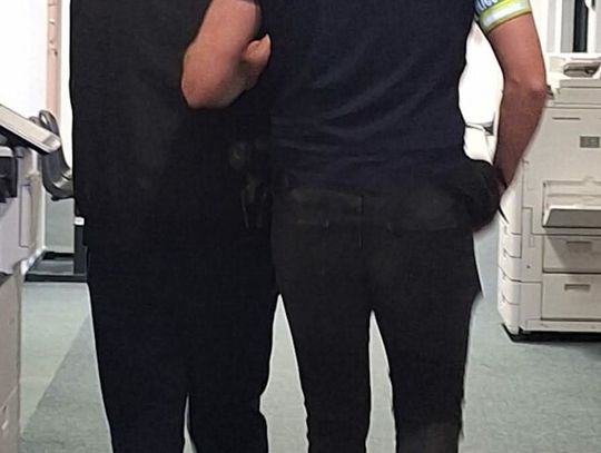 19-latek zaatakował młotkiem śpiącą matkę i jej partnera. Odpowie za usiłowanie zabójstwa