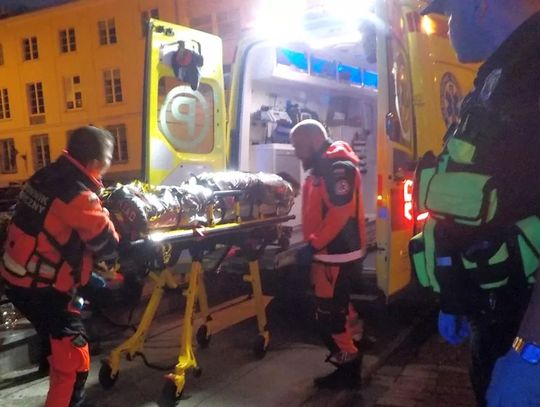 19-latek zmieszał dopalacze z alkoholem. Po wyjściu z baru stracił przytomność - skończył w szpitalu