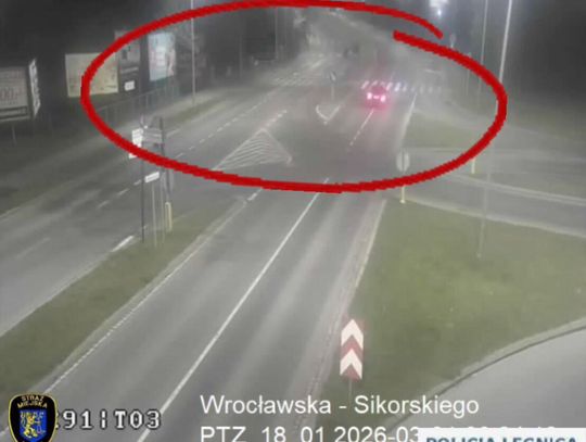 19-latka w Mercedesie popisywała się na ulicy. Straciła za to prawo jazdy