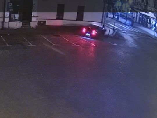 19-latka wjechała BMW w budynek. Próbowała zmylić policjantów, pogrążyło ją nagranie z monitoringu