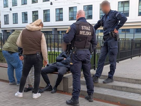19-latkowie palili marihuanę pod siedzibą straży miejskiej. Miała dać im „powera” przed siłownią