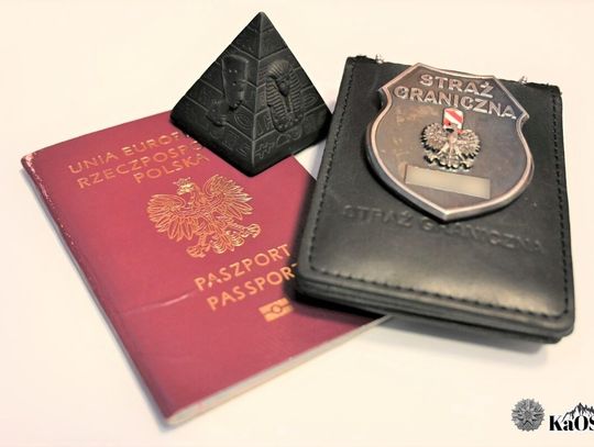 19-letni Egipcjanin chciał podstępem wjechać do Polski. Wpadł na lotnisku z kradzionym paszportem 19-letni Egipcjanin chciał podstępem wjechać do Polski. Wpadł na lotnisku z kradzionym paszportem