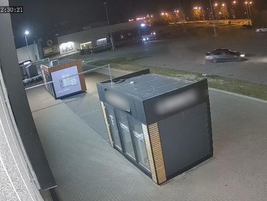 20-latek driftował BMW na parkingu. Pożegnał się z prawkiem i ma duży mandat do zapłacenia 20-latek driftował BMW na parkingu. Pożegnał się z prawkiem i ma duży mandat do zapłacenia