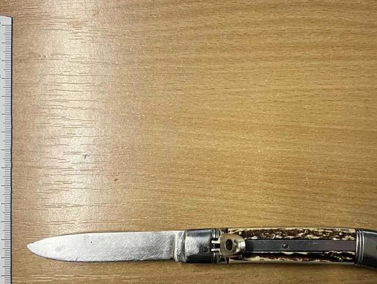 20-latek groził mężczyźnie, że wbije mu nóż w żebra. Chciał wymusić na nim kupno bagietki