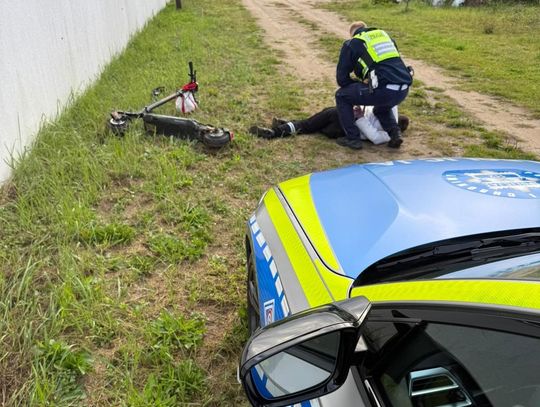 20-latek na hulajnodze nie zatrzymał się na przejeździe i uciekał policjantom. Dostał mandaty na 6 tysięcy