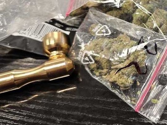 20-latek pobił swoją dziewczynę i miał narkotyki. Policję powiadomiła siostra poszkodowanej