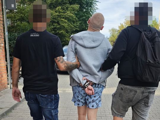 20-latek podał policjantom fałszywe dane. Był poszukiwany do poprawczaka i miał przy sobie klefedron