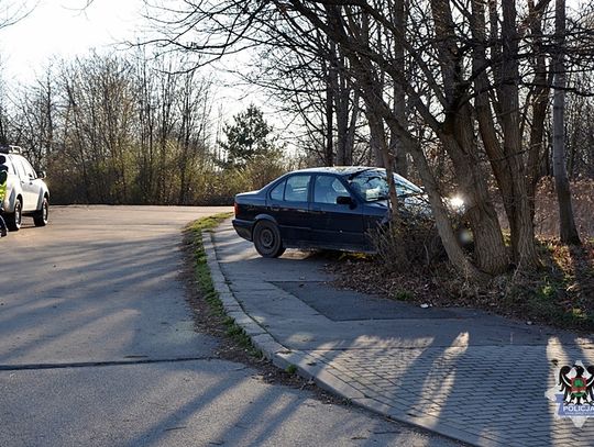 20-latek popisywał się w rozklekotanym BMW. Chciał driftować, wjechał w kobietę na chodniku