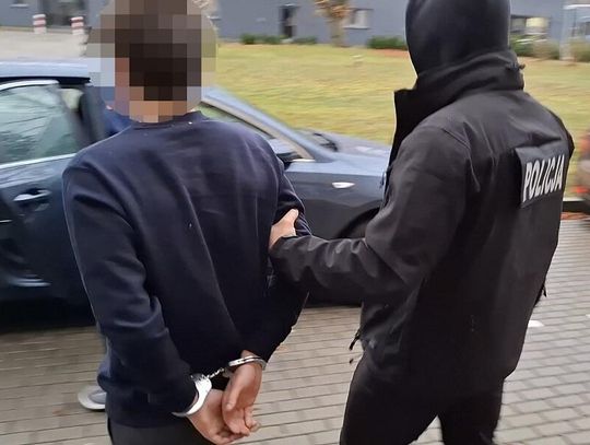 20-latek ranił nożem ojca i matkę. Uciekł z miejsca, ale został zatrzymany kilka kilometrów od domu