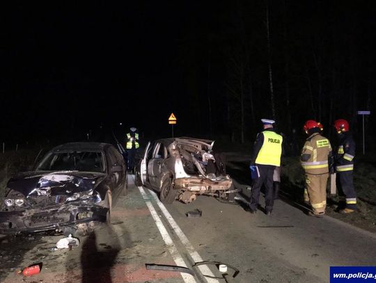 20-latek wjechał autem pod szynobus. 17-letni pasażer zginął na miejscu