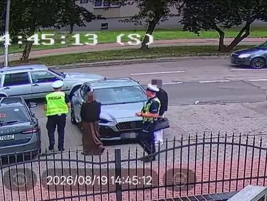 20-latka oblała egzamin na prawo jazdy. Chwilę później usiadła za kierownicą i chciała odjechać