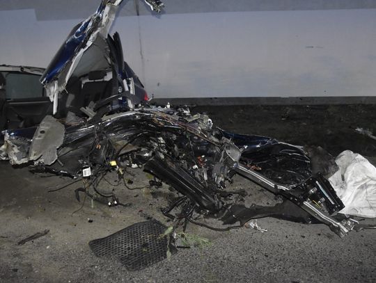 20-letni kierowca wjechał volkswagenem w betonowy filar. Młody mężczyzna zginął na miejscu