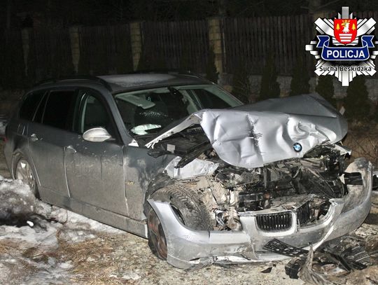20-letnia dziewczyna miała prawie 3,5 promila i w takim stanie wsiadła do BMW. Rozbiła się na betonowym ogrodzeniu