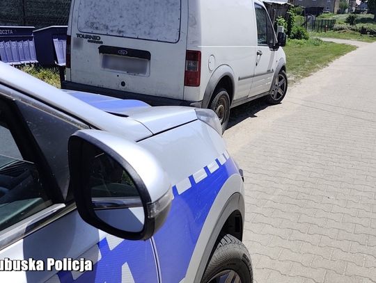 21-latek ukradł busa, rozbił go i skrył się w tapczanie. Niedawno wyszedł z więzienia