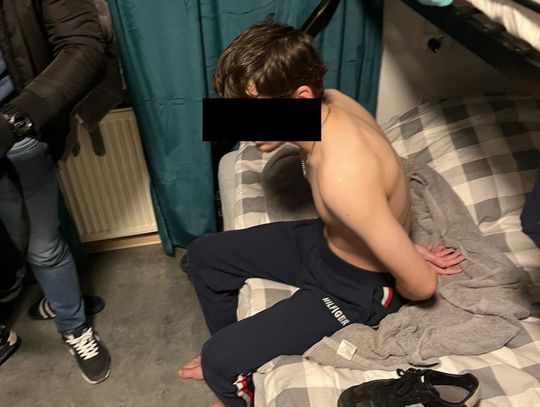 21-latek z nożem w ręku napadł na sklepy. Myślał, że za takie przestępstwa dostaje się tylko mandat