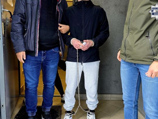 21-latek z Ukrainy rzucił się z nożem na policjanta. Uratowała go kamizelka kuloodporna