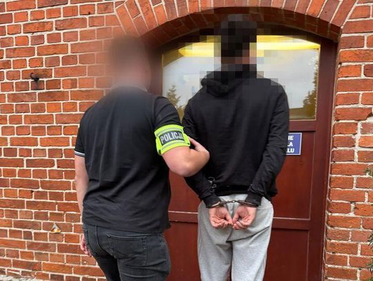 21-latek zaatakował ochroniarza gazem pieprzowym. Nie chciał oddać alkoholu, który chwilę wcześniej ukradł