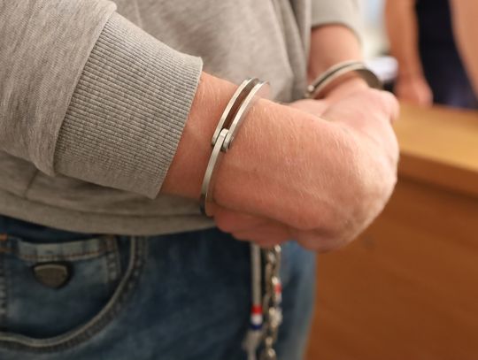 21-latek zatrzymany za rozboje z nożem. Gdy ofiary nie miały gotówki zmuszał je do płacenia blikiem