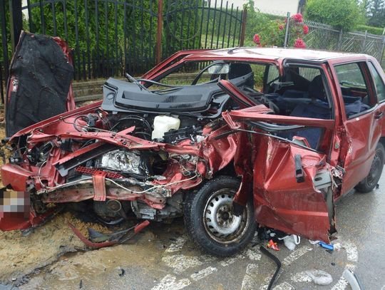 21-letni kierowca mercedesa sprawcą zderzenia czołowego. W wypadku zginął kierowca drugiego z aut