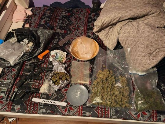 22-latek miał broń i dużo narkotyków. Młody diler właśnie wypadł z branży