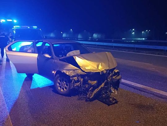 22-latek stracił panowanie nad autem i wjechał w barierki. Z miejsca kolizji odstawili go do aresztu 22-latek stracił panowanie nad autem i wjechał w barierki. Z miejsca kolizji odstawili go do aresztu