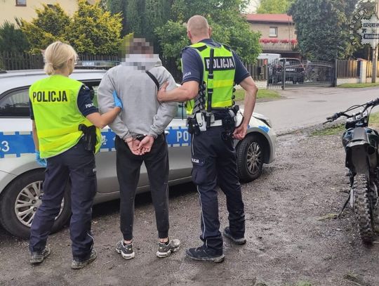22-latek uciekał na crossie przed policjantami. Porzucił motocykl i próbował ukryć się w zaroślach