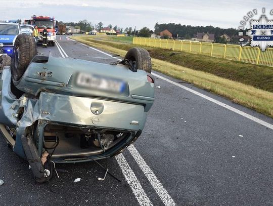 22-latka nie opanowała opla na łuku. Jechała za szybko i skończyła na dachu