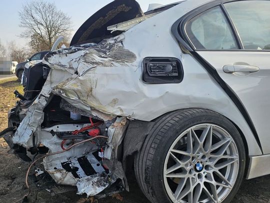 22-letni kierowca BMW twierdzi, że nie wydział pociągu. Maszynista trąbił i hamował, a on i tak wjechał na przejazd