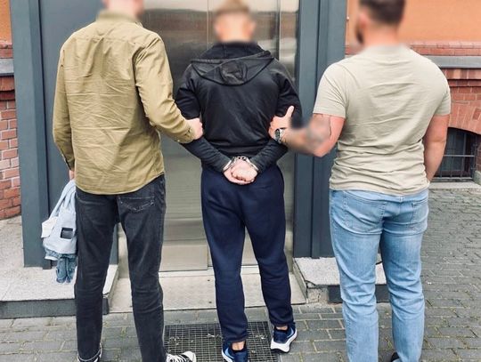 23-latek brutalnie zaatakował dwóch mężczyzn: jeden stracił wzrok w oku, drugi ma złamaną żuchwę