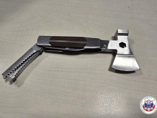 23-latek przyłapany na kradzieży groził ochroniarzowi takim sprzętem. Nie chciał oddać łupu