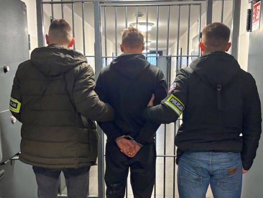 23-latek wpadł z niemal kilogramem narkotyków. Policjanci odwiedzili jego mieszkaniec z psem