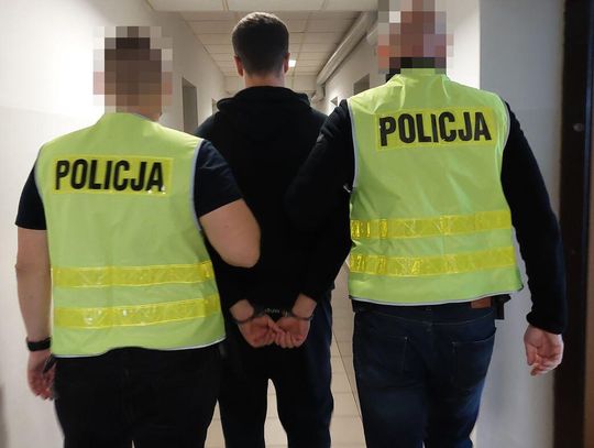 23-letni diler chciał uciec oknem. Dał za wygraną, gdy zobaczył, że odcięli mu drogę