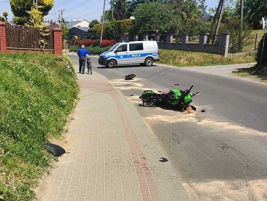 23-letni motocyklista stracił panowanie i czołowo uderzył w lancię. Dwie osoby w szpitalu 23-letni motocyklista stracił panowanie i czołowo uderzył w lancię. Dwie osoby w szpitalu