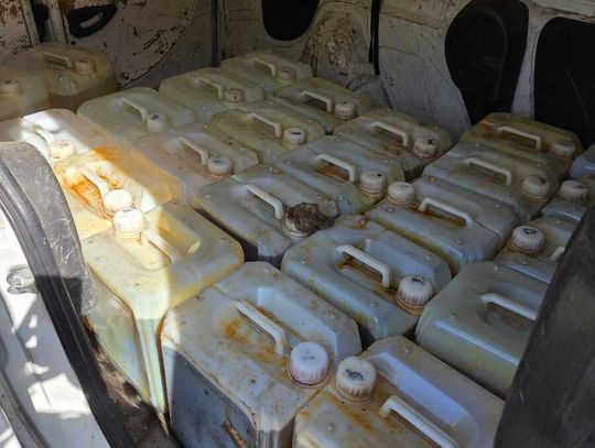 24-kanistry wypełnione podejrzaną cieczą w zatrzymanym busie. Wykryto w niej substancję psychotropową 24-kanistry wypełnione podejrzaną cieczą w zatrzymanym busie. Wykryto w niej substancję psychotropową