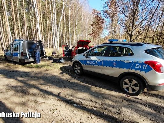 24-latek miał w aucie trzech Afgańczyków. Policja zatrzymała ich w lesie