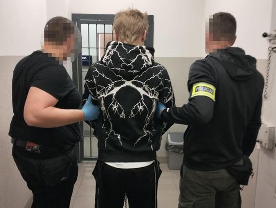24-latek odpowie za usiłowanie zabójstwa. Wbił nóż współlokatorowi 24-latek odpowie za usiłowanie zabójstwa. Wbił nóż współlokatorowi